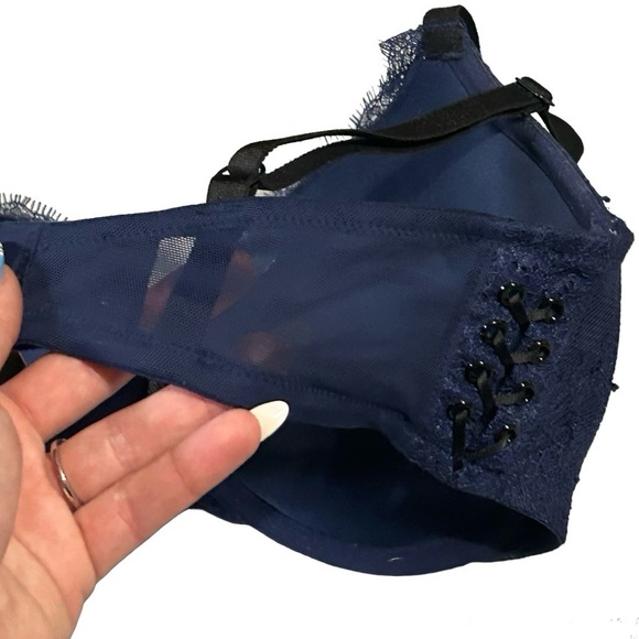 Victoria’s Secret Bombshell Bra - Picture 3 of 7